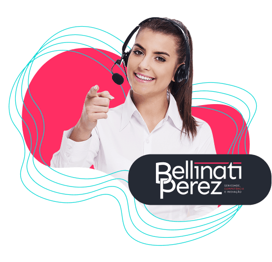 Imagem de uma atendente de telemarketing com a logo da Bellinati Perez